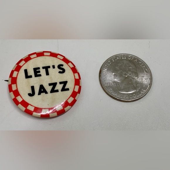 1940s WWII Era Antique Red White Checkered Pinback Button - Picture 6 of 10